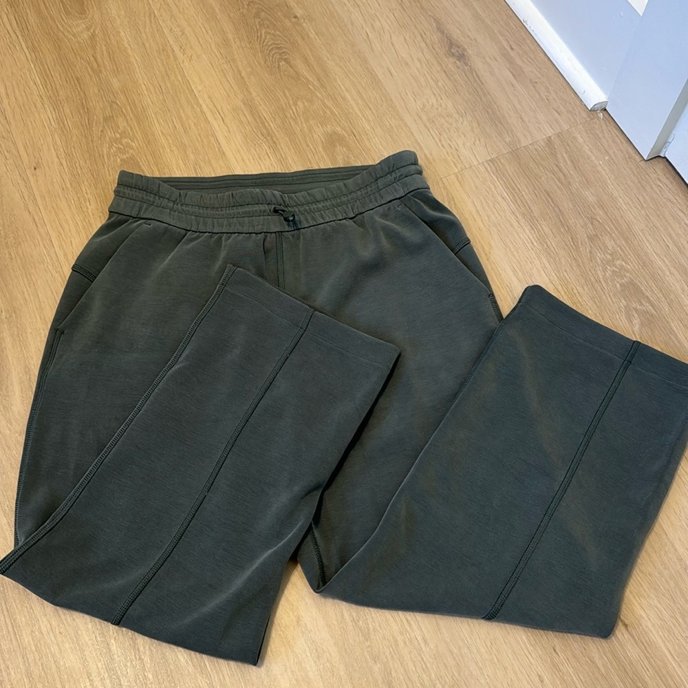Lululemon cropped pants